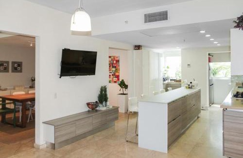 Shaba Apartment | Modern Ground Level, 4 BR condo