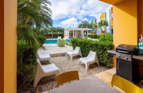 Shaba Apartment | Modern Ground Level Condo, 2 bedrooms, Direct pool access