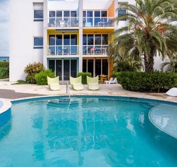 Shaba Apartment | Modern Ground Level Condo, 2 bedrooms, Direct pool access