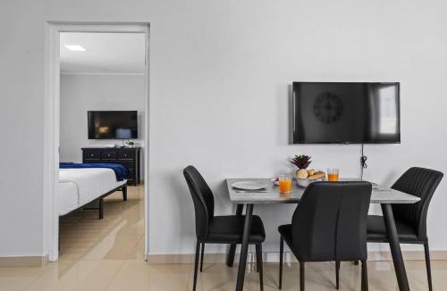 Boroncana Apartment | Modern Salia Cerca Retreat Pool & Bbq
