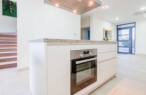 Malmok House | Modern Shore house in Catalina Aruba with pool. Walk to the best snorkel spots.n
