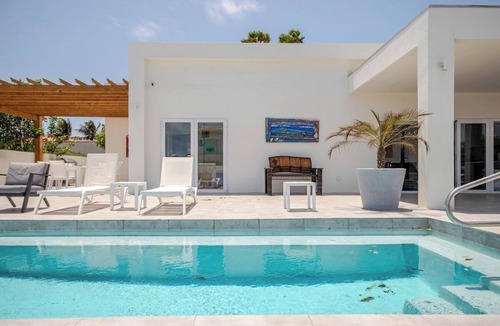 Malmok Villa | Modern TresTrapi Beach Villa 8 bed/8 Bath 2 Pools
