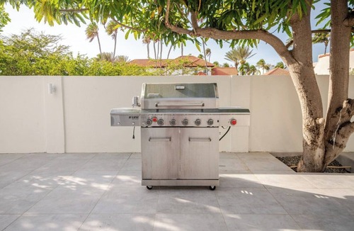 Malmok Villa | Modern TresTrapi Beach Villa 8 bed/8 Bath 2 Pools