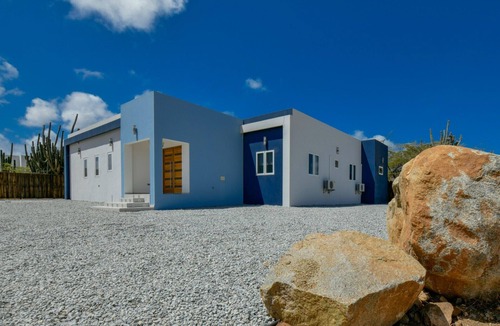Sabana Liber Villa | Modern Villa with Private pool - brand new & clean -sleeps 6