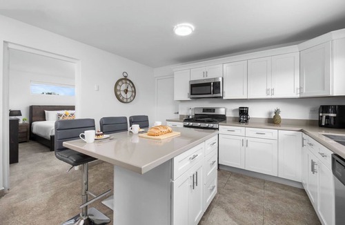 Koyari Villa | ModernPrivatePoolQuiet3BR2BA Eagle/Palm Beach