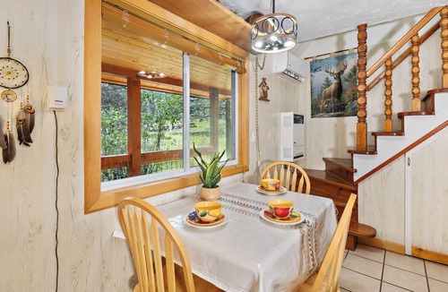 Red River Cottage | "Moe's Riverside Cottage", Riverfront, Pet friendly, WIFI, sleeps 6