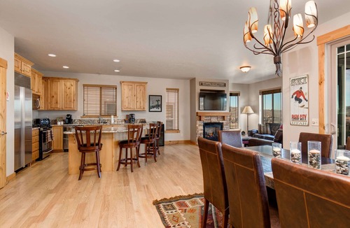 Bear Hollow Village House | Moose Mgmt at Bear Hollow 5639: Pvt HotTub-Balcony w Grill-Fast & Reliable Wi-Fi