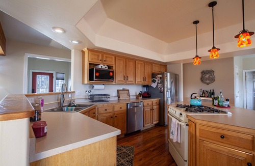 Baderville House | Mountain Shadows Single Story - 2 Acre Fenced Yard