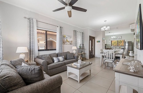 Gold Coast Apartment | NEW 2br- 2bth, 0.2 Miles to the Beach, Resort Style Amenities and Fully Equipped