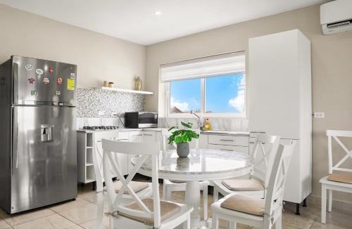 Noord Apartment | New, cozy & close to everything