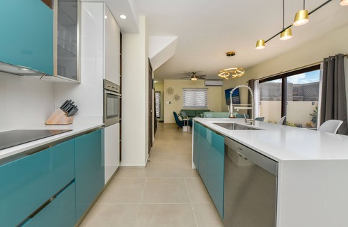 Esmeralda House | New Listing: 3-BDR/3.5BATH house with WiFi, AC, private pool and beach supplies