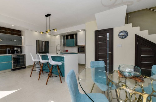 Esmeralda House | New Listing: 3-BDR/3.5BATH house with WiFi, AC, private pool and beach supplies
