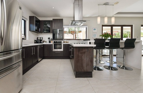 Gold Coast House | *NEW LISTING* - 3BR Luxury Villa with Private Pool