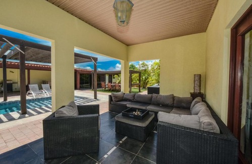 Opal House | New Listing Close To Beach Jacuzzi Villa