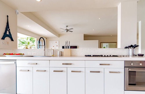 Santa Cruz House | *NEW Listing* STUNNING Scenic Views & Horizon Pool
