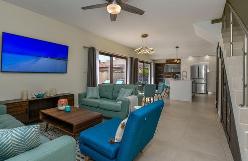 Gold Coast House | New Luxury/Modern 3BD/3.5BATH with *PRIVATE POOL*