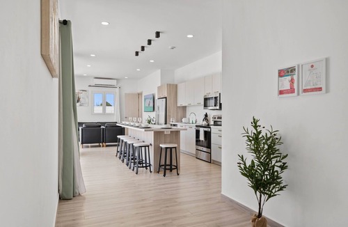 Papaya House | NEW Modern 3BR! Private pool! BBQ grill!