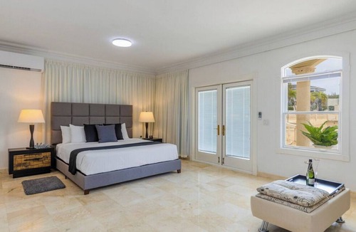 Malmok House | NEW Premium Luxury 2BR 3BA Pool House