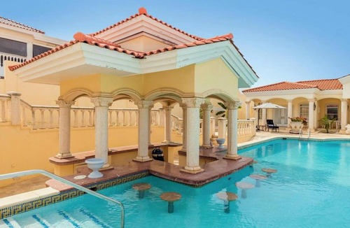 Malmok Apartment | NEW Premium Luxury 2BR 3BA Pool House