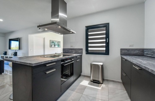 Opal Villa | New! Villa Luel