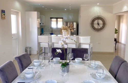 Kamay Villa | NEW! Welcome to Villa Albisa! 2 min from the beach!