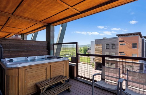 Kimball Junction Condo | Newpark 314-A | Private Hot Tub | Kitchenette | Mtn & Preserve View | Fireplace | Pool & Hot Tub