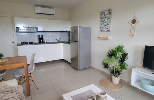 Noord Apartment | One Bedroom vacation apartment Aruba, pool, walking distance to Eagle Beach!