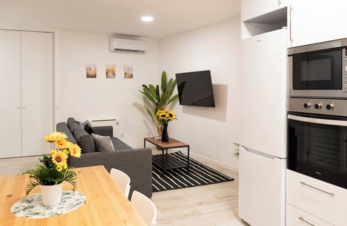 Almenara Apartment | Oshun Plaza Castilla
