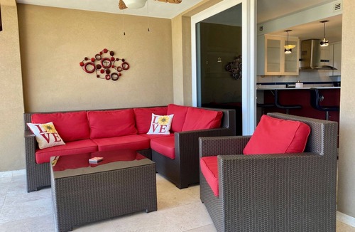Eagle Beach Condo | OUTSTANDING OASIS 4th FLOOR CONDO At EAGLE BEACH