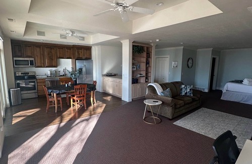 Bountiful House | Panoramic Mountain Views King Bed Near SLC