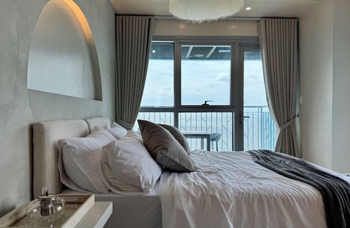 Tambo Condo | Panoramic Seaview near Airport Facing the Bay 14h