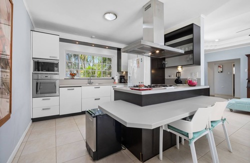 Eagle Beach Villa | Parrot Villa - Stunning vacation home near Eagle Beach