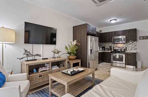 Washington Condo | PC301 - Pool View - Perfect for a couple - Close to Palm Beach - 1BR