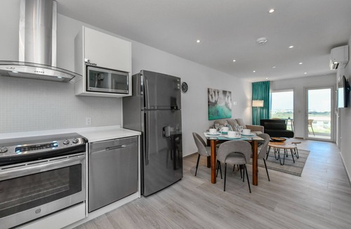 Ponton Apartment | Penthouse met zeezicht. Fantastisch gelegen bij het strand en stad.