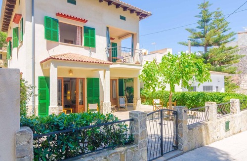 S'Illot-Cala Morlanda Ski Chalet | Penya - House In S'illot-cala Morlanda. Free Wifi
