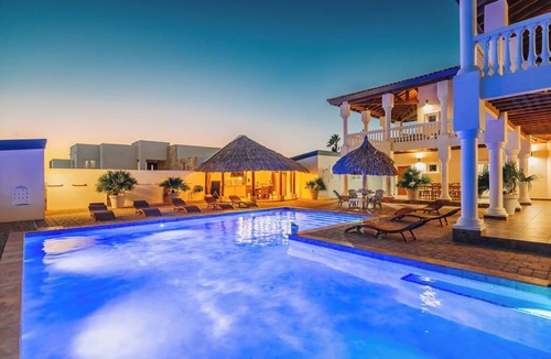 Kamay Villa | Perched on a hill in Noord, this villa is a 6-bed, 7-bath luxury retreat just minutes from Palm Beach. With 5,500 sq. ft. of indoor comfort plus expansive outdoor living, this private villa blends upscale elegance with island charm.