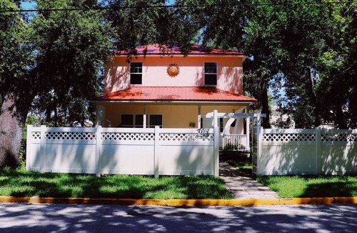 Downtown Historic District House | Perfect wedding/beach/golf retreat