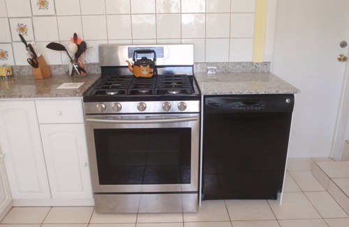 Kamay House | Pool, 2 full Kitchens 3 kings, 1 Queen, 5 twin beds.Close to Palm Beach plaza.