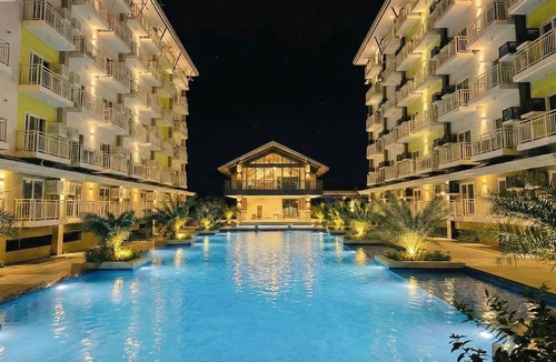 Mactan Export Processing Zone Condo | Pool View with Massage Chair-5 min to Cebu Airport