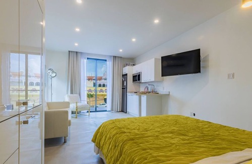 Rancho Apartment | Portside Apartments - Apt # 3 (Downtown view)