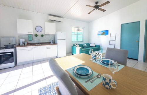 Opal Condo | PRIME LOCATION - 3 min from Ritz Carlton, Fast Wifi!