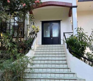 Canlubang House | Private and Spacious 4BR 4Bath Villa in Tagaytay , Gated, Near Picnic Grove