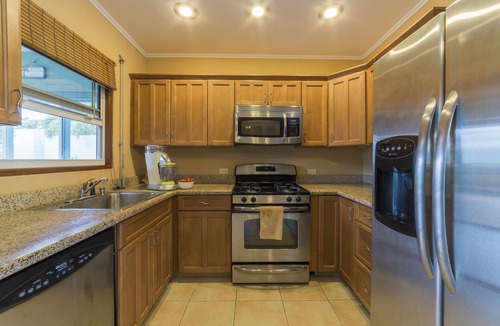 Noord House | Private Oasis-3BR w/Pool & Garden – 1 .1miles to Palm Beach, Ideal for Families
