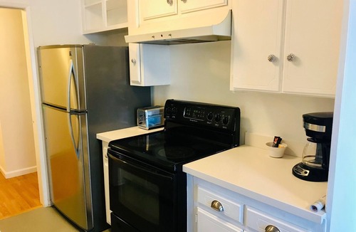 Sawtelle Apartment | Private patio w/work space entire 2bd/2ba in West LA, SMC,UCLA Santa Monica adj