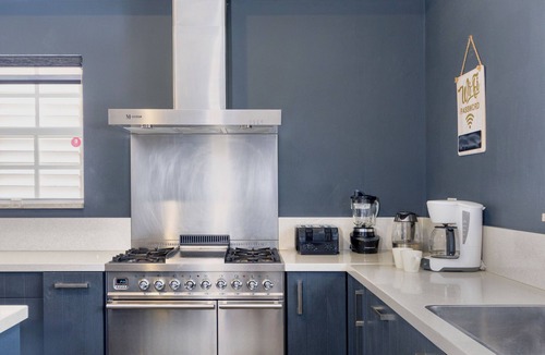 Opal House | Private Pool * BBQ * 2 min from Palm Beach!