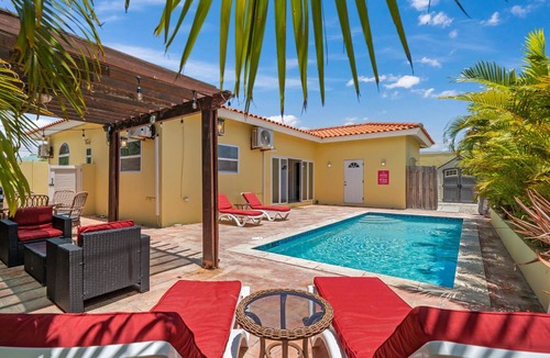 Washington House | Private Pool! BBQ! 5 MIN TO BEACH!