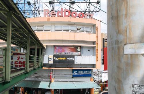 Bago Bantay Hotel | RedDoorz Plus at EDSA Congressional