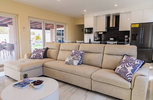 San Nicolas Zuid House | Relax in Style: 3BR Home with Private Pool near San Nicolas