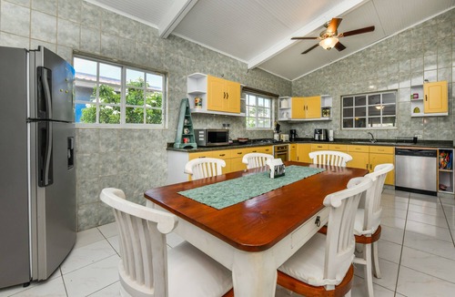 Kamay House | Restful retreat centrally located with private pool near Eagle Beach