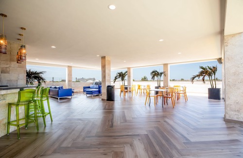 Punto de Oro Apartment | Rooftop Pool w/Lounge Area-2be2ba Sleeps 4 #A5